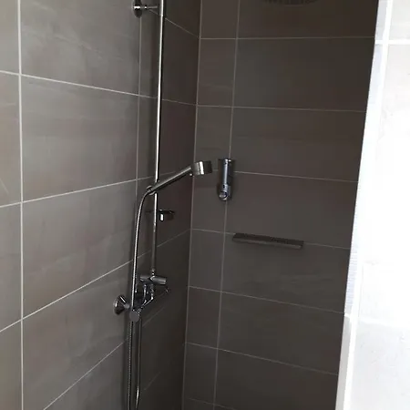 Sofie Nocleg ze śniadaniem 2*